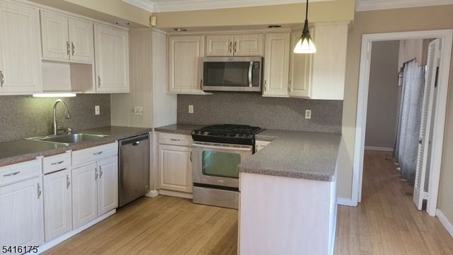 20 Edgar Rd, West Orange Twp., NJ 07052