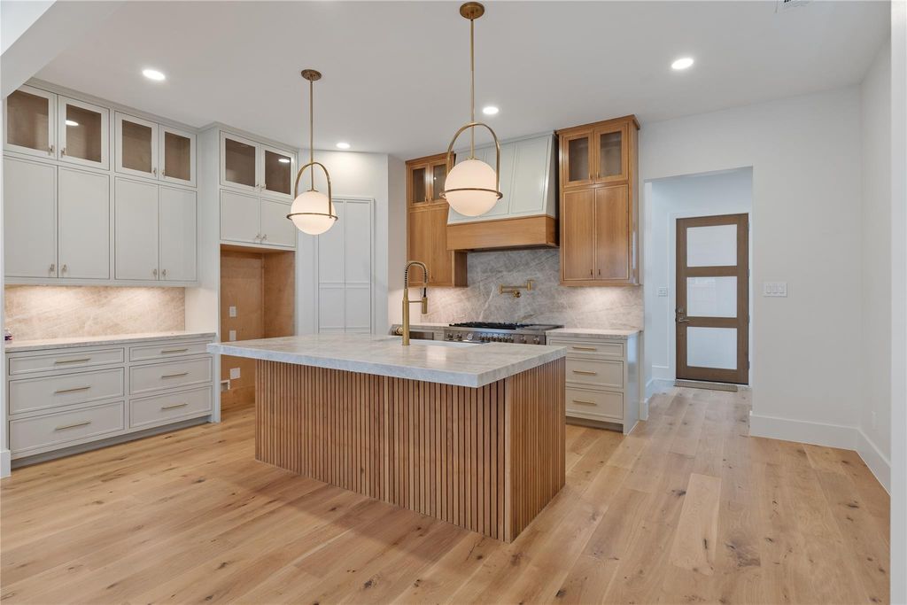 710 Waverly Street D, Houston, TX 77007
