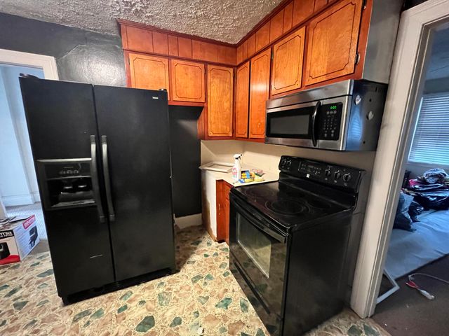 1011 Roundabout RD, Martinsville, VA 24112