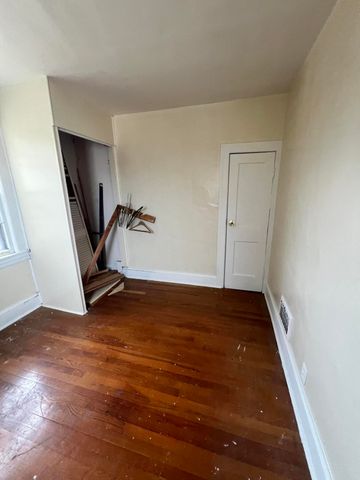 1011 Roundabout RD, Martinsville, VA 24112