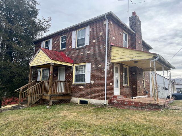 1011 Roundabout RD, Martinsville, VA 24112