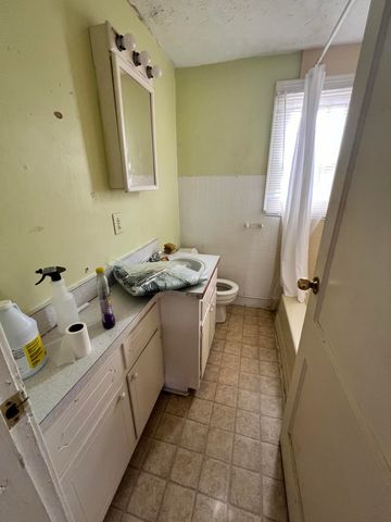 1011 Roundabout RD, Martinsville, VA 24112