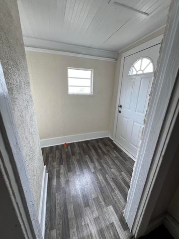 1011 Roundabout RD, Martinsville, VA 24112