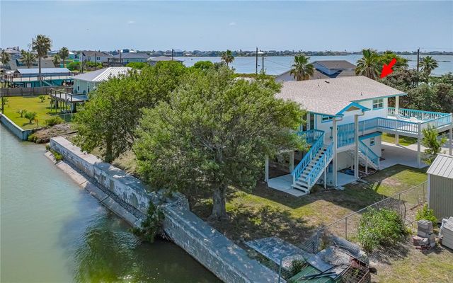 112 Lakeshore Dr, Rockport, TX 78382