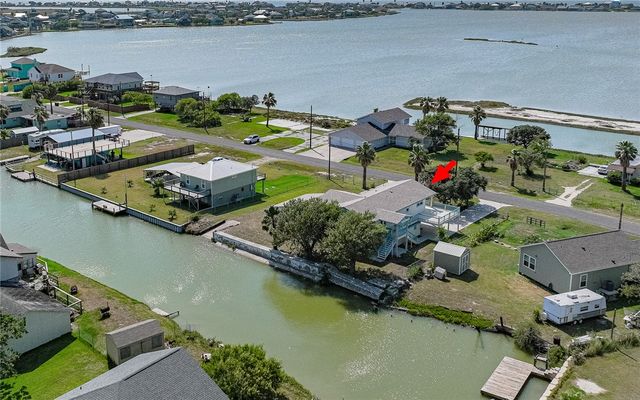 112 Lakeshore Dr, Rockport, TX 78382