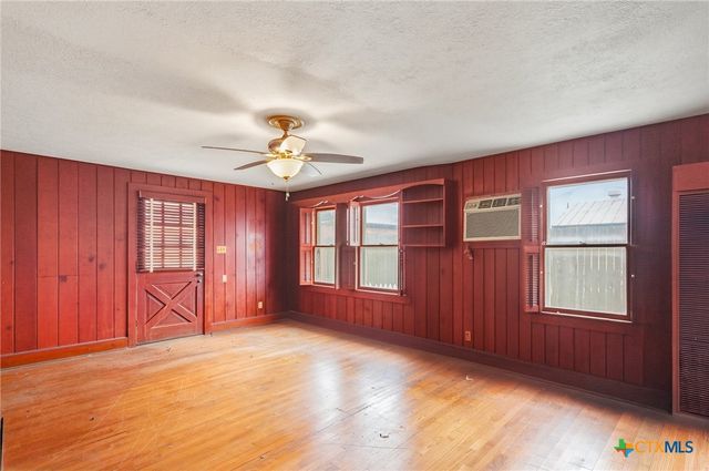 1208 N Moody Street, Victoria, TX 77901