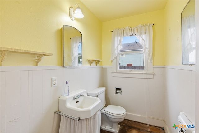 1208 N Moody Street, Victoria, TX 77901