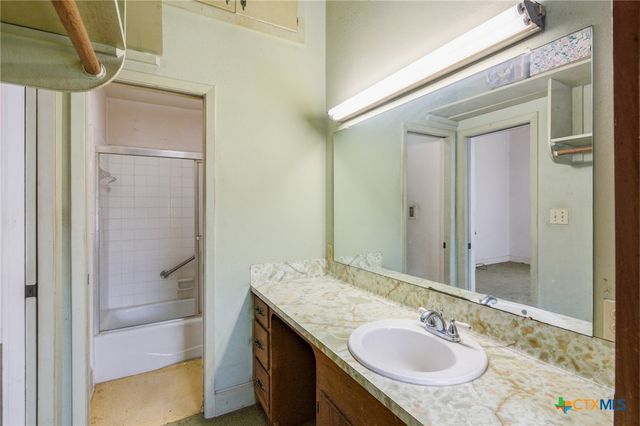 1208 N Moody Street, Victoria, TX 77901