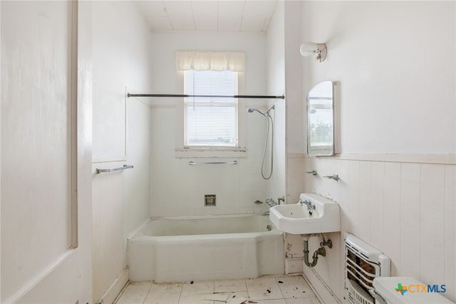 1208 N Moody Street, Victoria, TX 77901