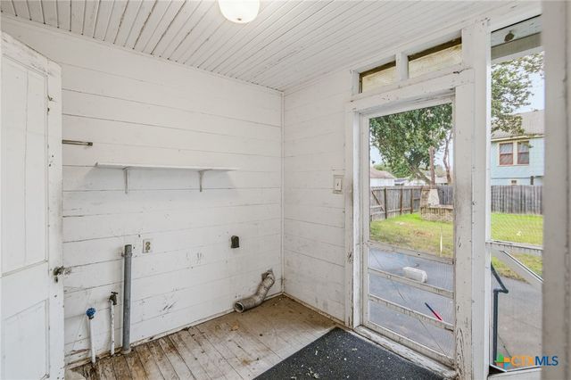 1208 N Moody Street, Victoria, TX 77901