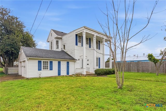 1208 N Moody Street, Victoria, TX 77901