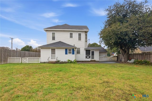 1208 N Moody Street, Victoria, TX 77901