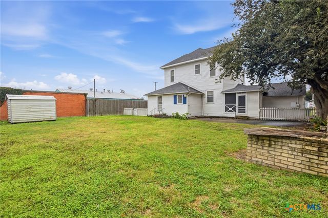 1208 N Moody Street, Victoria, TX 77901