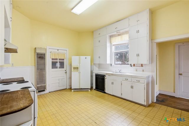 1208 N Moody Street, Victoria, TX 77901