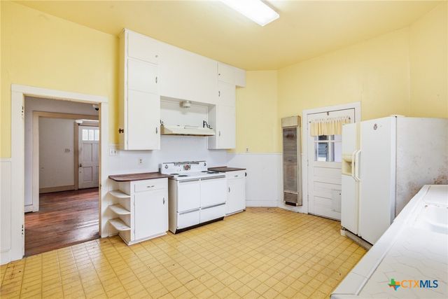 1208 N Moody Street, Victoria, TX 77901