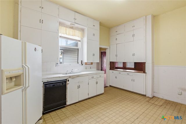 1208 N Moody Street, Victoria, TX 77901