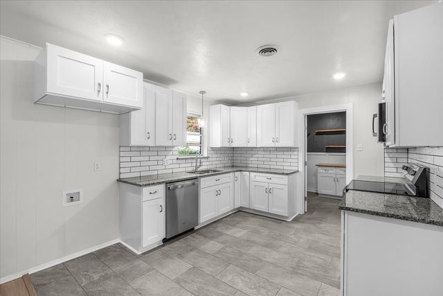 1204 John Reagan Street, Benbrook, TX 76126