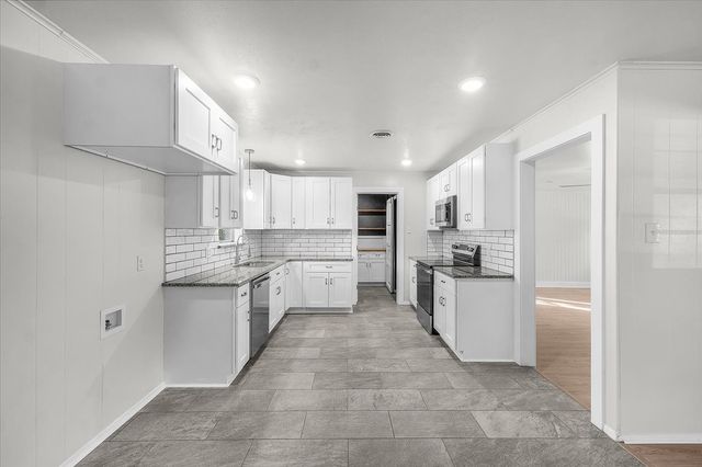 1204 John Reagan Street, Benbrook, TX 76126