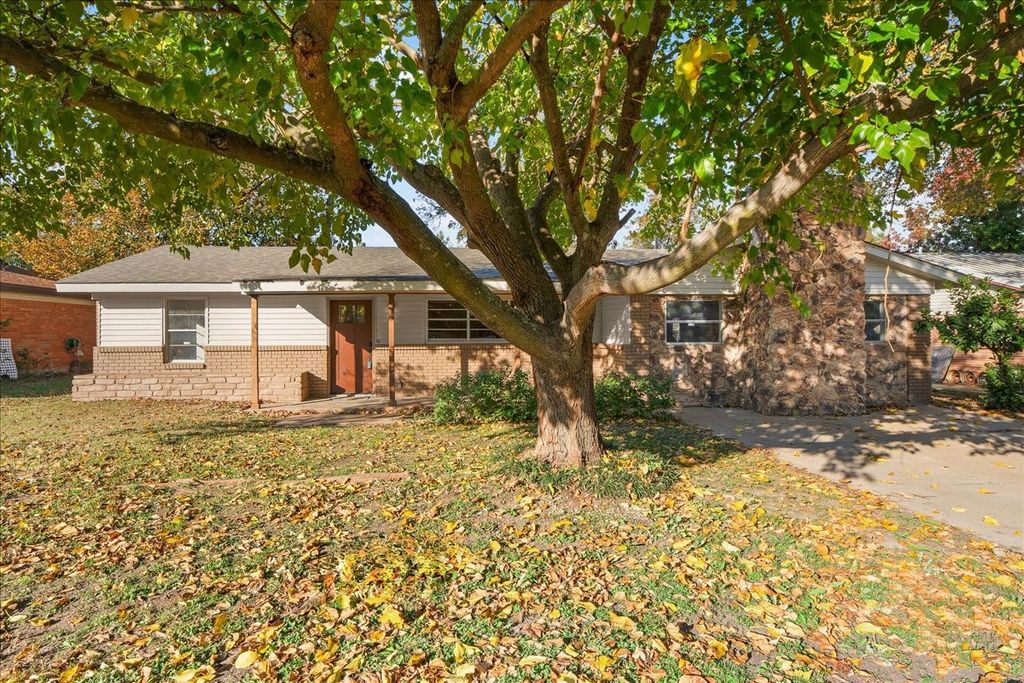 1204 John Reagan Street, Benbrook, TX 76126