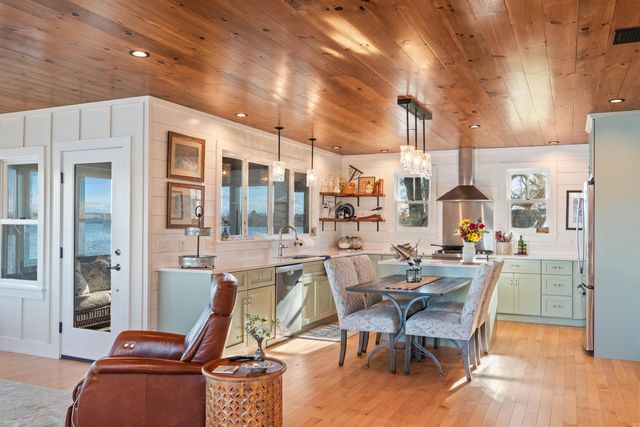 20 Keelers Bay Road, South Hero, VT 05486