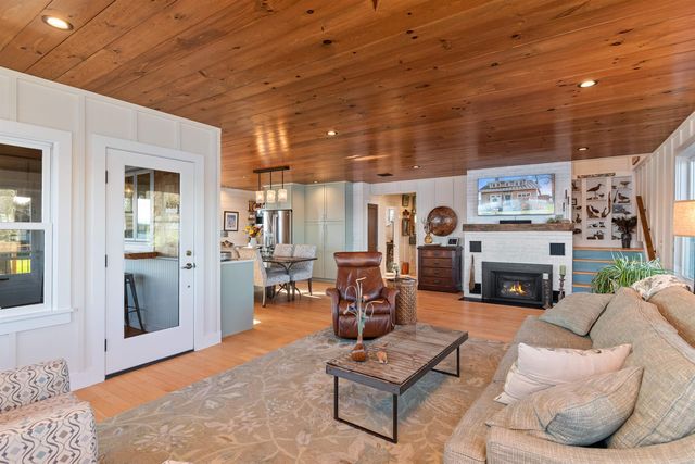 20 Keelers Bay Road, South Hero, VT 05486