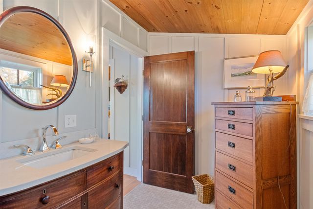 20 Keelers Bay Road, South Hero, VT 05486