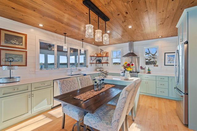 20 Keelers Bay Road, South Hero, VT 05486