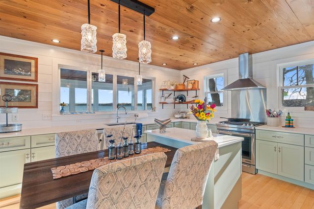 20 Keelers Bay Road, South Hero, VT 05486