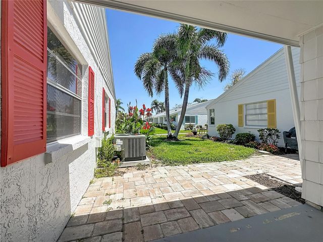 4523 W INDEPENDENCE DRIVE, Bradenton, FL 34210