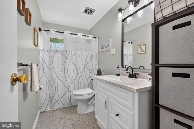 18 SKYPORT RD, Mechanicsburg, PA 17050