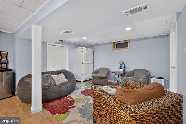 18 SKYPORT RD, Mechanicsburg, PA 17050