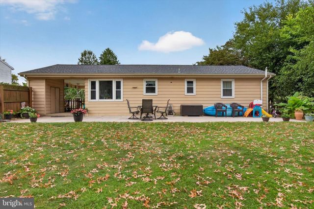 18 SKYPORT RD, Mechanicsburg, PA 17050