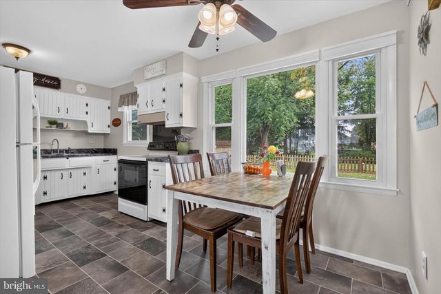 18 SKYPORT RD, Mechanicsburg, PA 17050