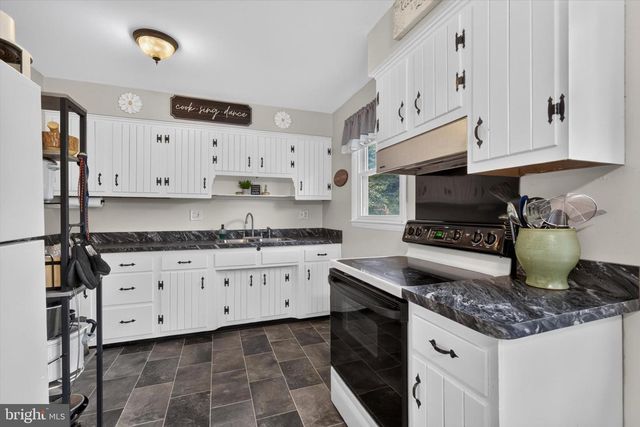 18 SKYPORT RD, Mechanicsburg, PA 17050