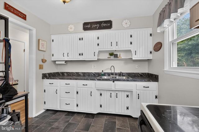 18 SKYPORT RD, Mechanicsburg, PA 17050