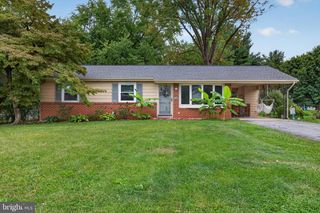 18 SKYPORT RD, Mechanicsburg, PA 17050