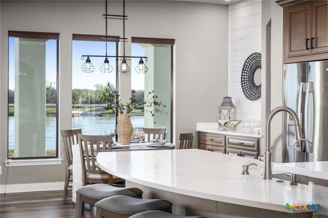 925 River Ranch Circle, Martindale, TX 78655