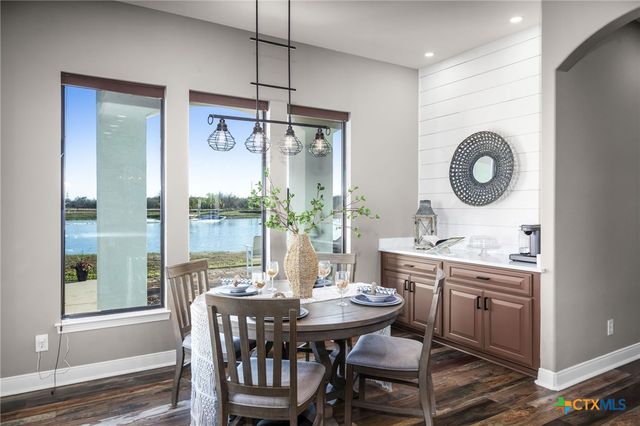 925 River Ranch Circle, Martindale, TX 78655