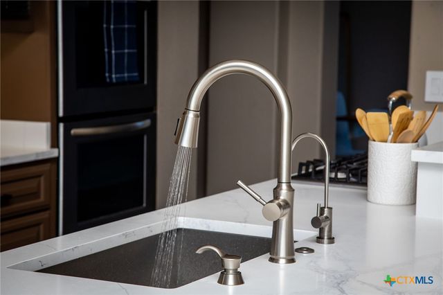 925 River Ranch Circle, Martindale, TX 78655