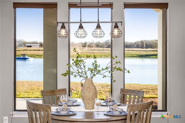 925 River Ranch Circle, Martindale, TX 78655