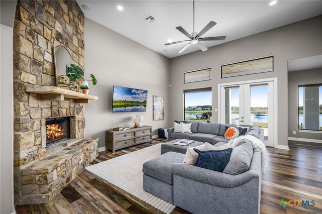 925 River Ranch Circle, Martindale, TX 78655