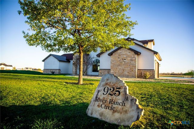 925 River Ranch Circle, Martindale, TX 78655