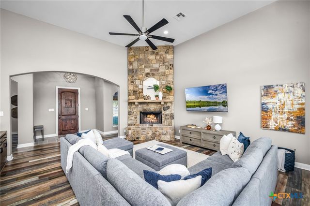 925 River Ranch Circle, Martindale, TX 78655