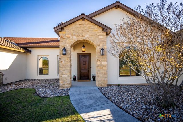 925 River Ranch Circle, Martindale, TX 78655