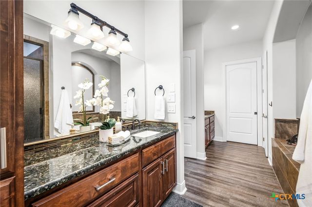 925 River Ranch Circle, Martindale, TX 78655