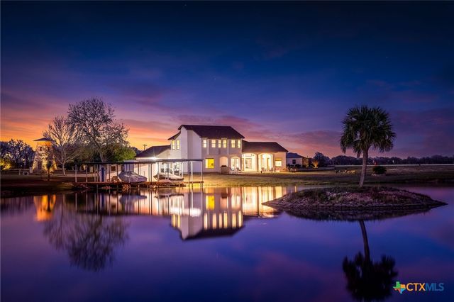 925 River Ranch Circle, Martindale, TX 78655