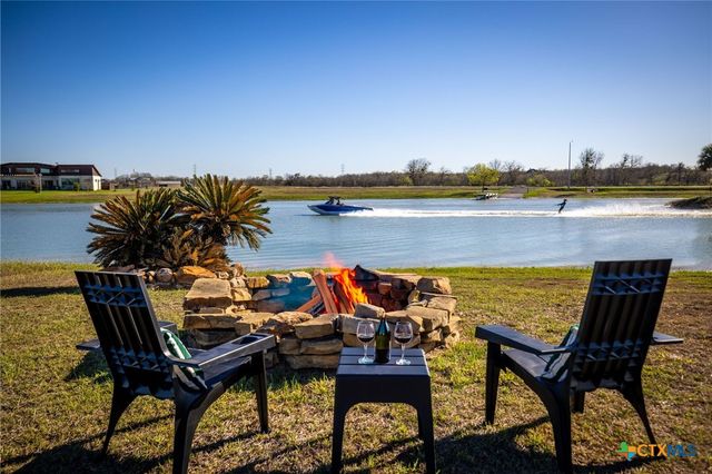 925 River Ranch Circle, Martindale, TX 78655