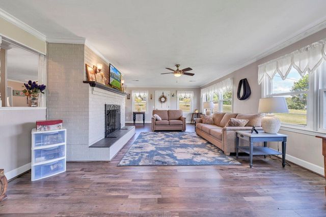 3226 Rakes RD, Rocky Mount, VA 24151