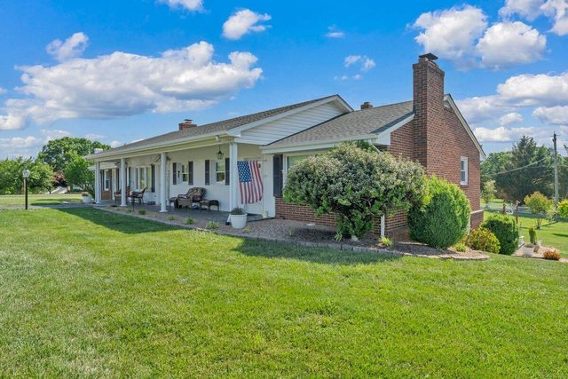 3226 Rakes RD, Rocky Mount, VA 24151