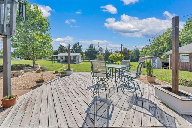 3226 Rakes RD, Rocky Mount, VA 24151
